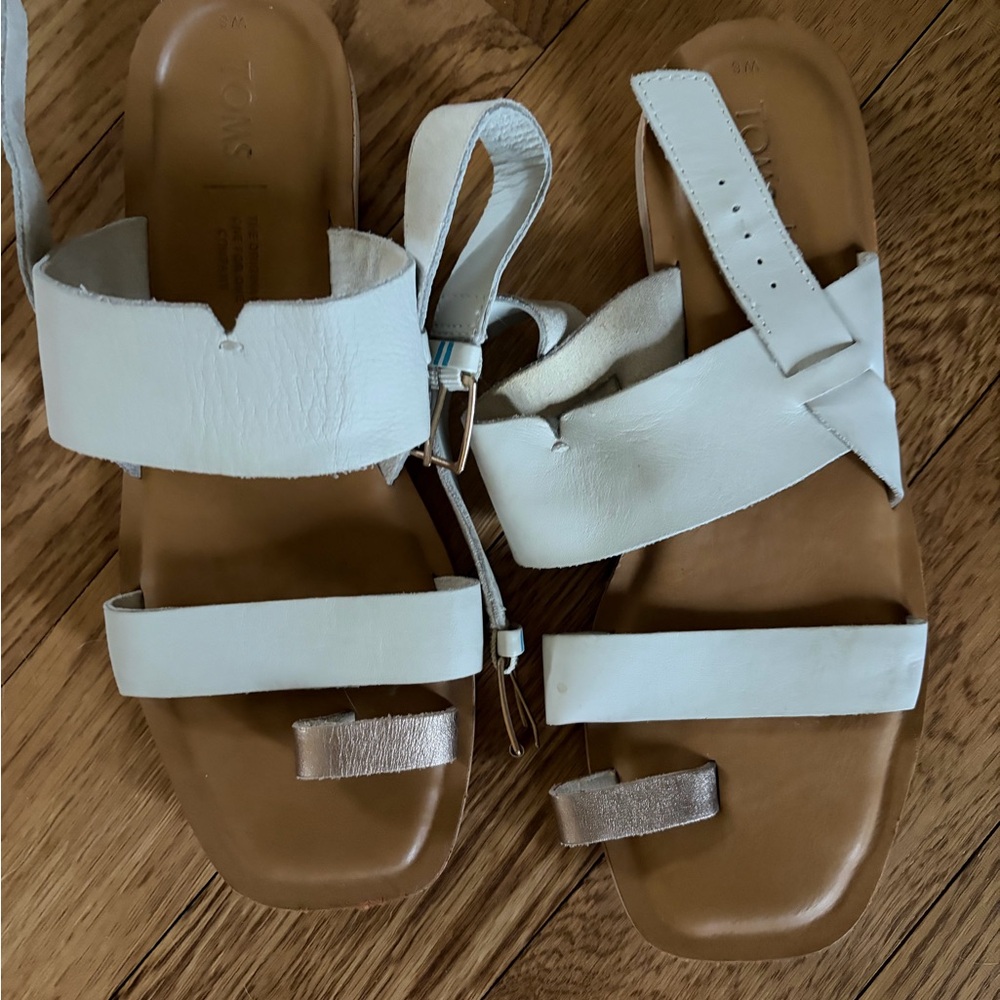Stylish White Leather Sandals TOMS